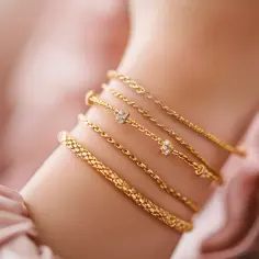 Jak nosić bransoletkę potrójną? 9 stylowych inspiracji dla Ciebie