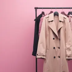 Eleganckie narzutki damskie: ratują każdą stylizację? Sprawdzamy to