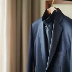Marynarka ze stójką: Sekret eleganckiej stylizacji na specjalne okazje