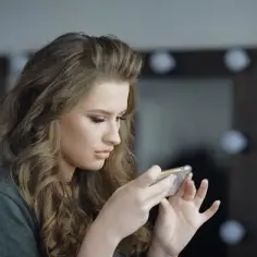 Modelka w wieku 14 lat: bezpieczna droga do pierwszych sukcesów w branży