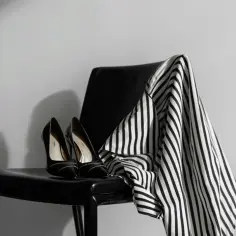 Koszula biało czarna - ponadczasowy kontrast w eleganckiej odsłonie